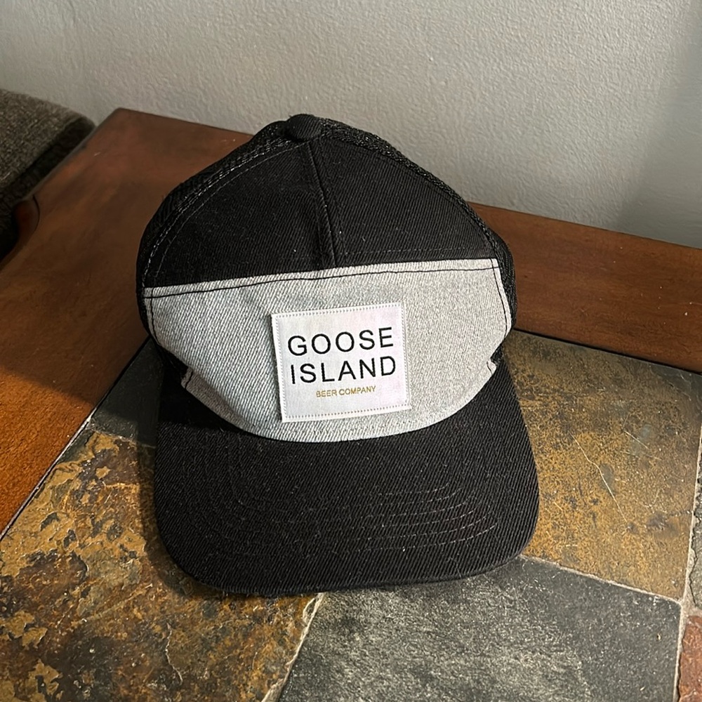 🔥🔥Goose Island Beer with this stylish black snapback baseball cap.